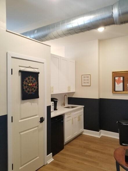 More Photos Of 638 Christian St, Philadelphia Storefront Retail Residential For Lease