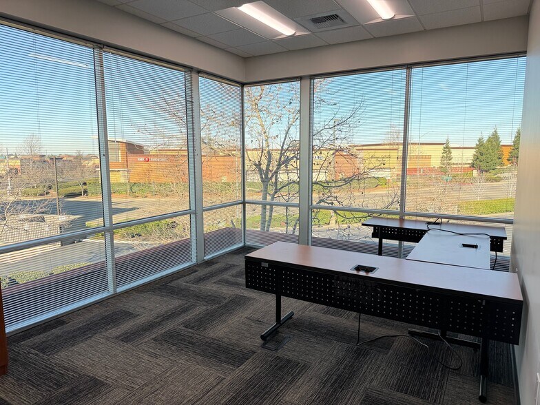 More Photos Of 1025 Creekside Ridge Dr, Roseville Office For Sale