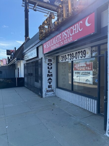 More Photos Of 21930-21932 Ventura Blvd, Woodland Hills Storefront For Lease