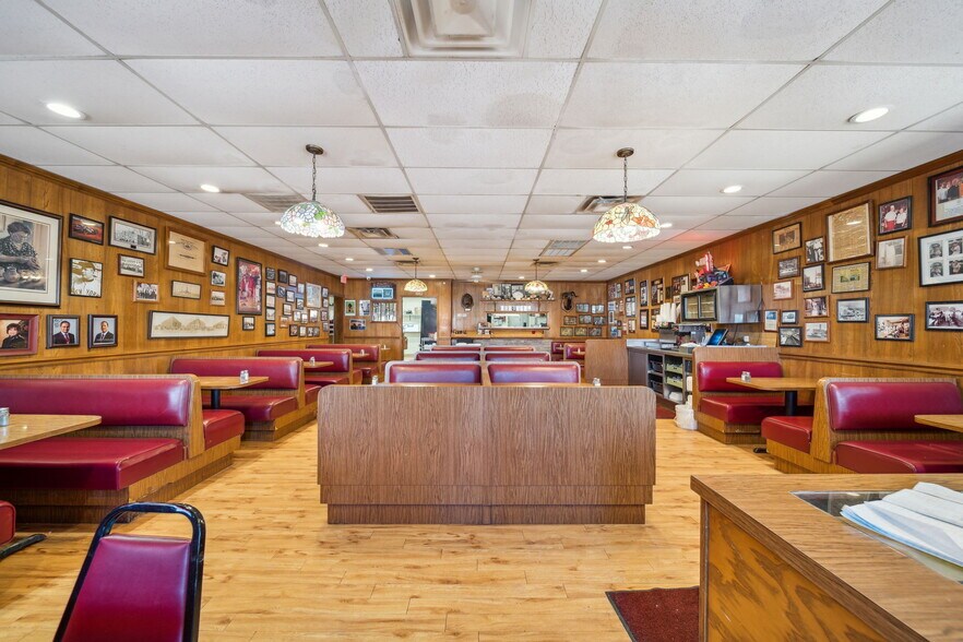 More Photos Of 319 E Illinois Ave, Vinita Restaurant For Sale