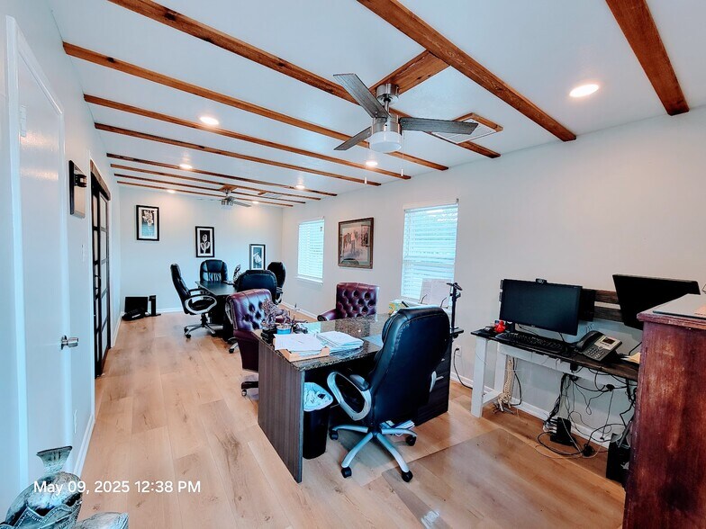 More Photos Of 1913 Hemlock Dr, Haltom City Office For Sale