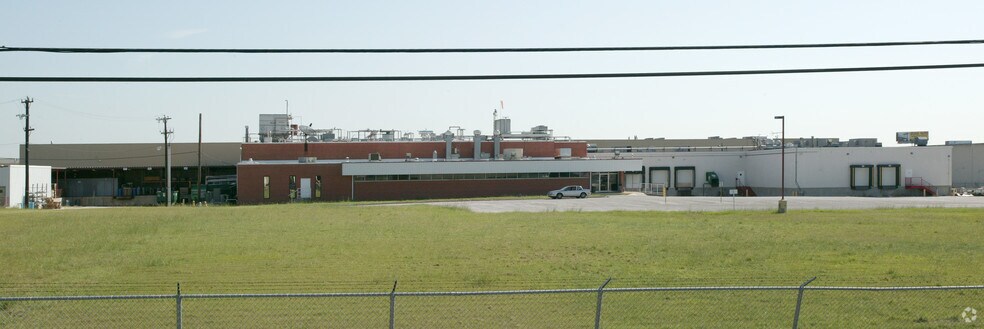 More Photos Of 1930 Hormel Dr, San Antonio Industrial For Sale