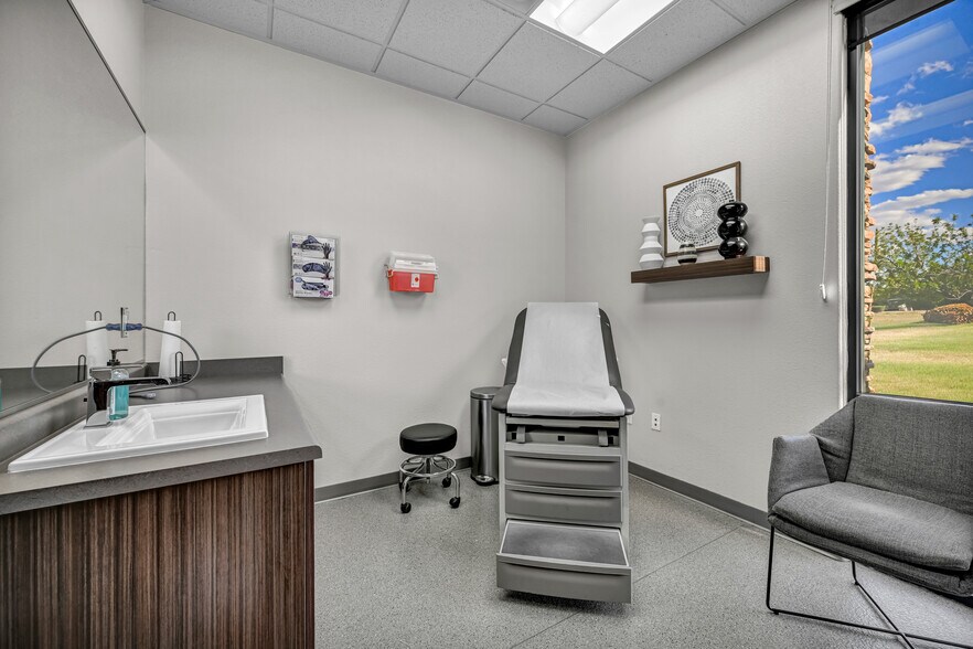 More Photos Of 2900 W Horizon Ridge Pky, Henderson Medical For Sale