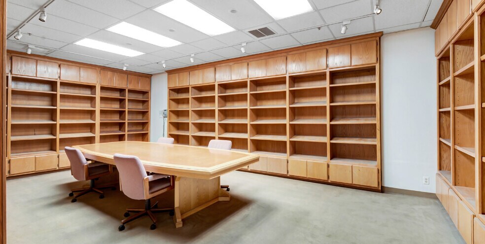 More Photos Of 222 N Vincent Ave, West Covina Warehouse For Lease