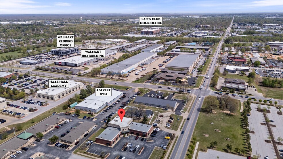 More Photos Of 1001 SE 28th St, Bentonville Office For Lease