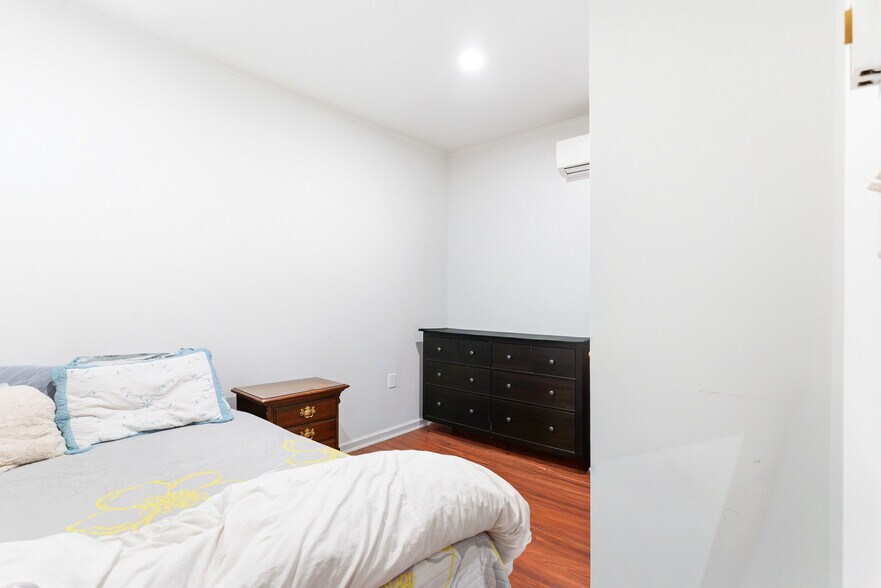 More Photos Of 99 Pulaski St, Newark Apartments For Sale
