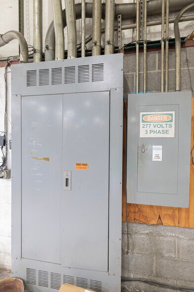 More Photos Of 1000 Sako Ct, Elkhart Warehouse For Lease