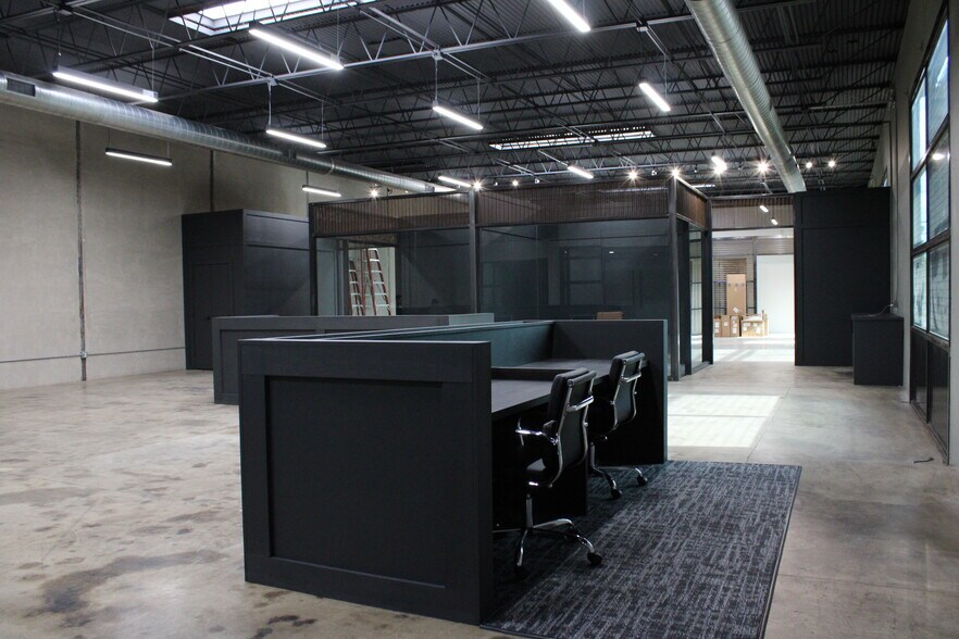 More Photos Of 702 W Commerce St, Dallas Office For Sale