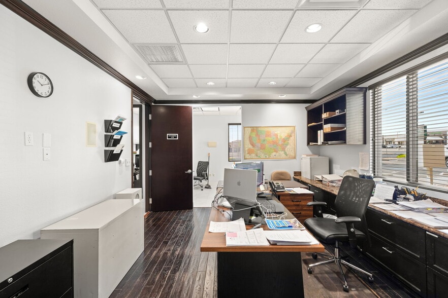 More Photos Of 7830 W Sahara Ave, Las Vegas Office For Sale