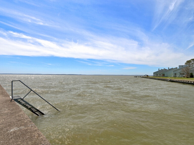 More Photos Of 100 Edgewater Dr, Livingston Apartments For Sale