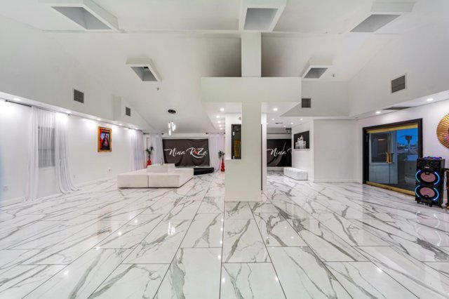 More Photos Of 4225 Crenshaw Blvd, Los Angeles Bar For Lease