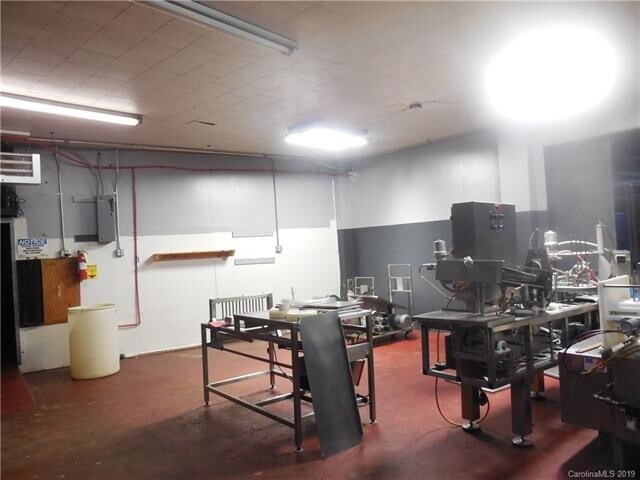 More Photos Of 181 Saluda St, Chester Warehouse For Lease