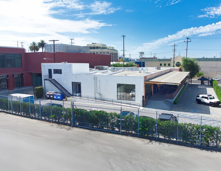 More Photos Of 2045 Violet St, Los Angeles Office For Sale