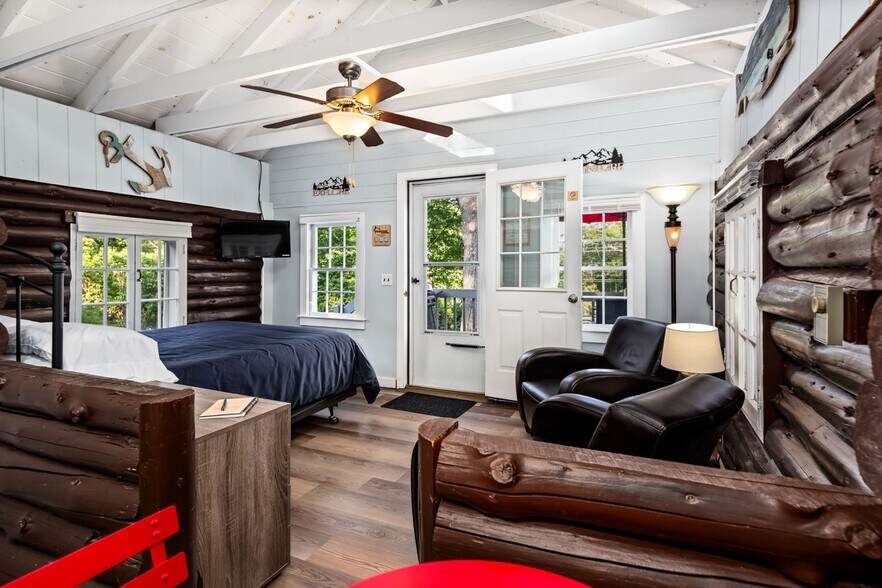 More Photos Of 2076 Atlantic Hwy, Lincolnville Hotel For Sale