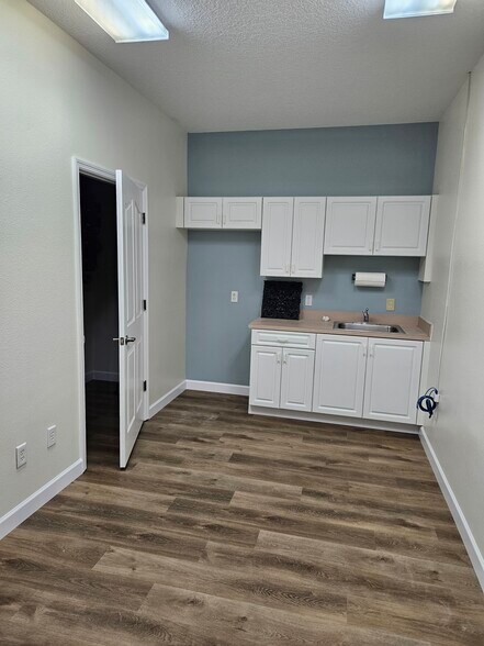 More Photos Of 10011-10021 Water Works Ln, Riverview Medical For Sale