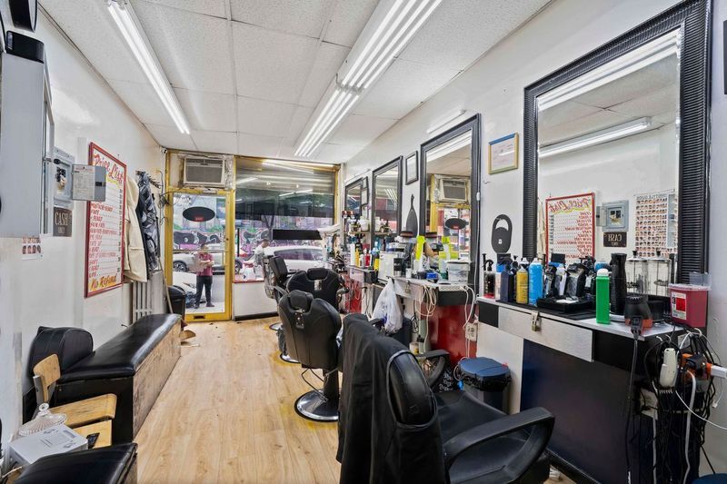 More Photos Of 1536 Gates Ave, Brooklyn Flex For Sale