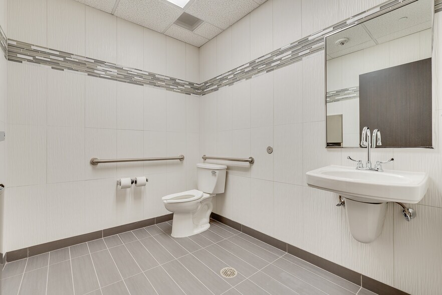 More Photos Of 3600 Gaston Ave, Dallas Office For Sale