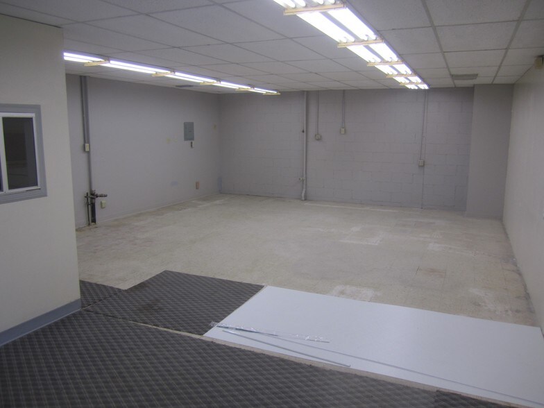 More Photos Of 11957 Santa Monica Blvd, Los Angeles Storefront Retail Office For Lease