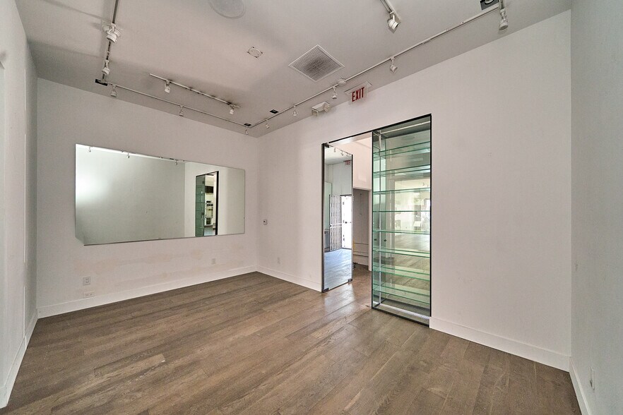 More Photos Of 112-122 S Robertson Blvd, Los Angeles Storefront Retail Office For Sale