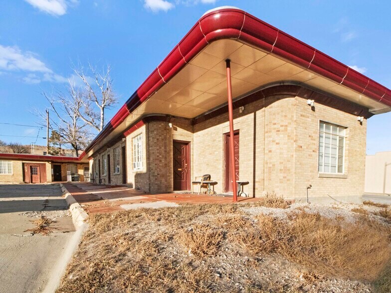 More Photos Of 905 W Spruce St, Rawlins Hotel For Sale