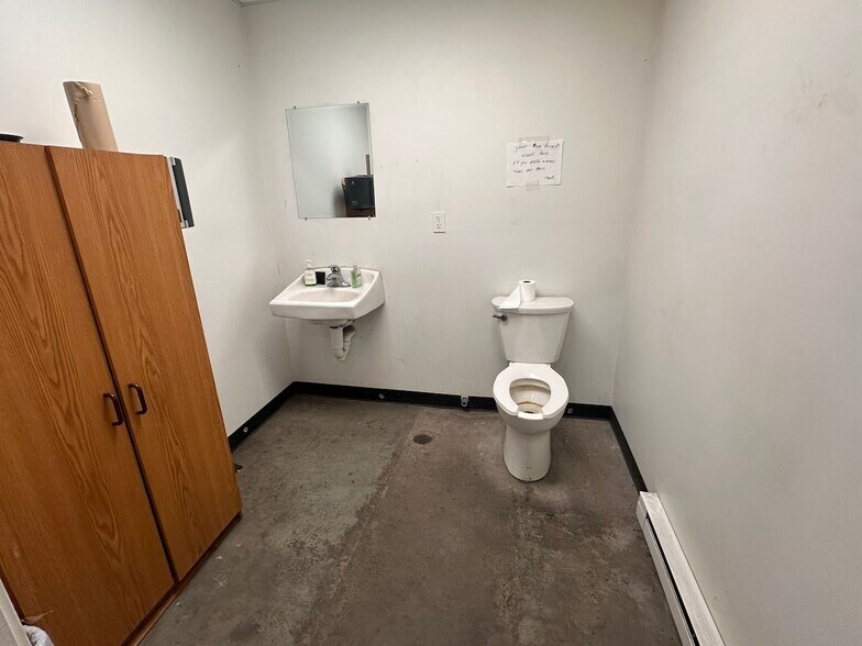 More Photos Of 429 E Grove St, Greenville Industrial For Sale