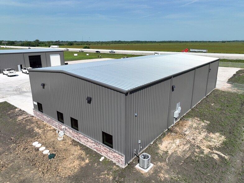 More Photos Of 8690 Industrial Parkway, Beaumont Warehouse For Lease