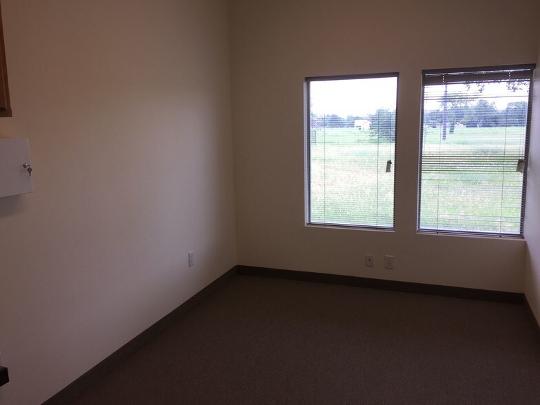 More Photos Of 2418 Marsh Ln, Carrollton Medical For Lease