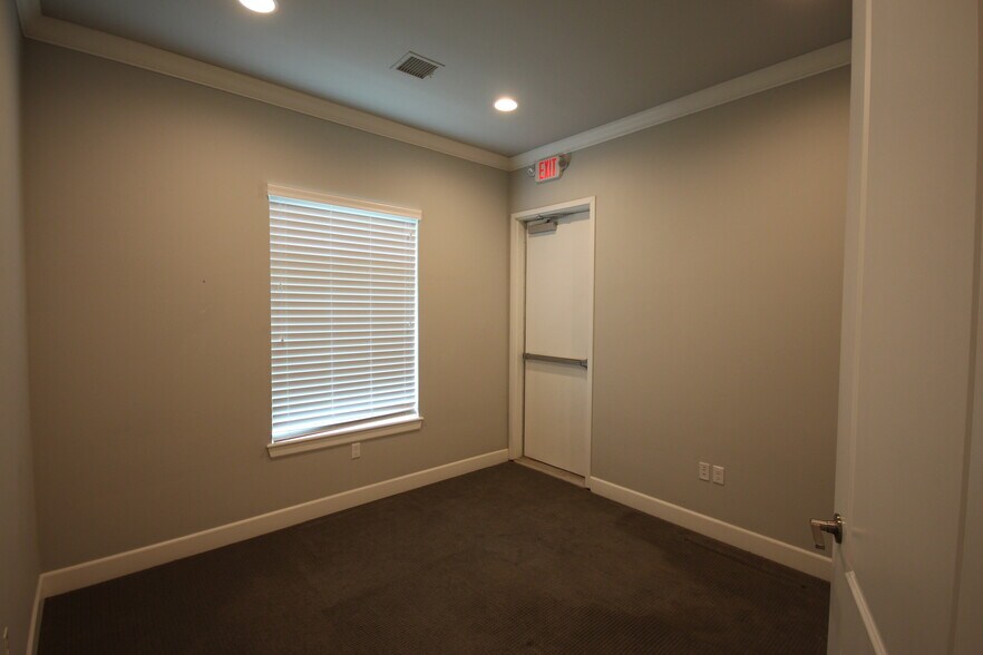 More Photos Of 7806 E 108th St S, Tulsa Office For Lease