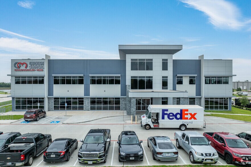 More Photos Of 13009 Gulf Commerce Dr, Houston Medical For Lease