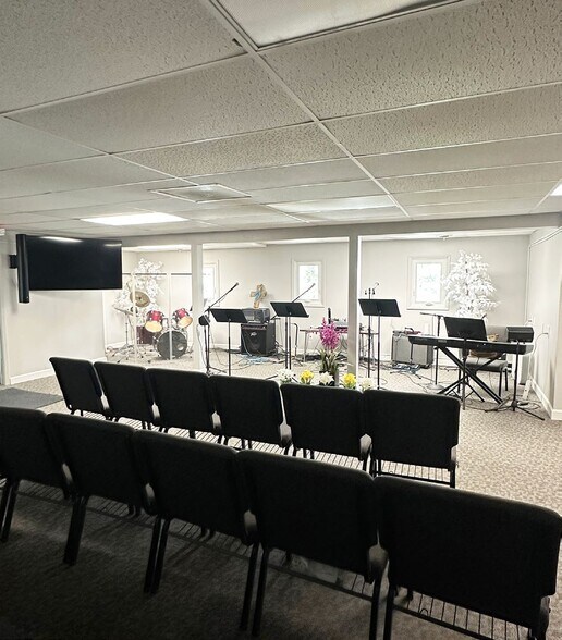 More Photos Of 9147 Watson Rd, Saint Louis Storefront Retail Office For Sale