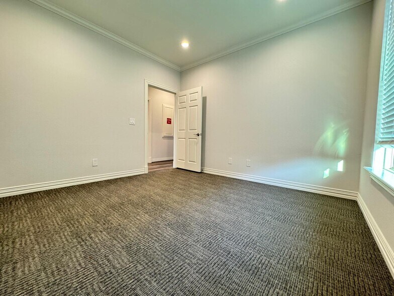 More Photos Of 8751 Collin McKinney Pky, McKinney Office Residential For Lease