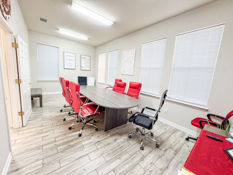 More Photos Of 15901 Central Commerce Dr, Pflugerville Office For Lease