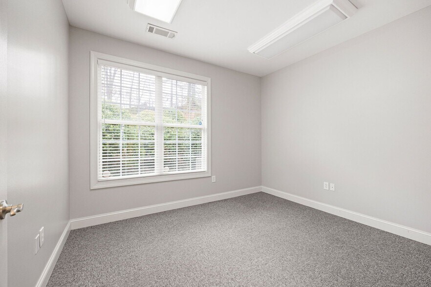 More Photos Of 1350 Wooten Lake Rd, Kennesaw Office For Lease
