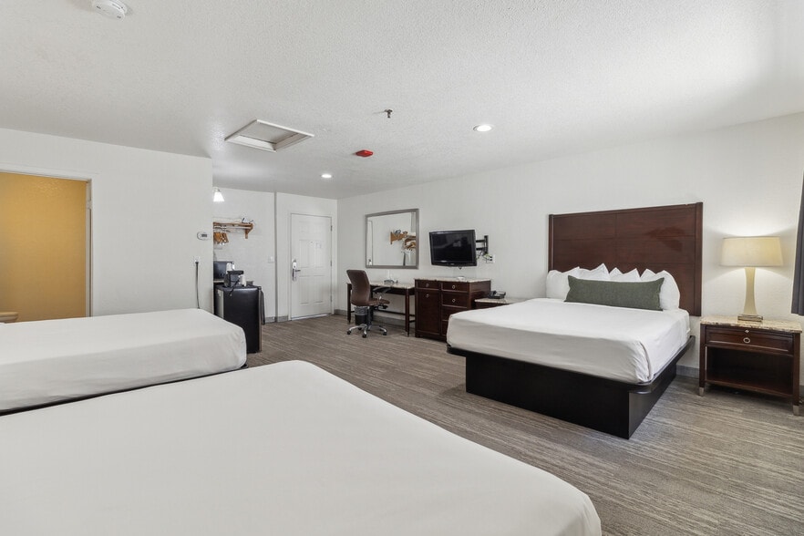 More Photos Of 5180 Jones St, Mariposa Hotel For Sale