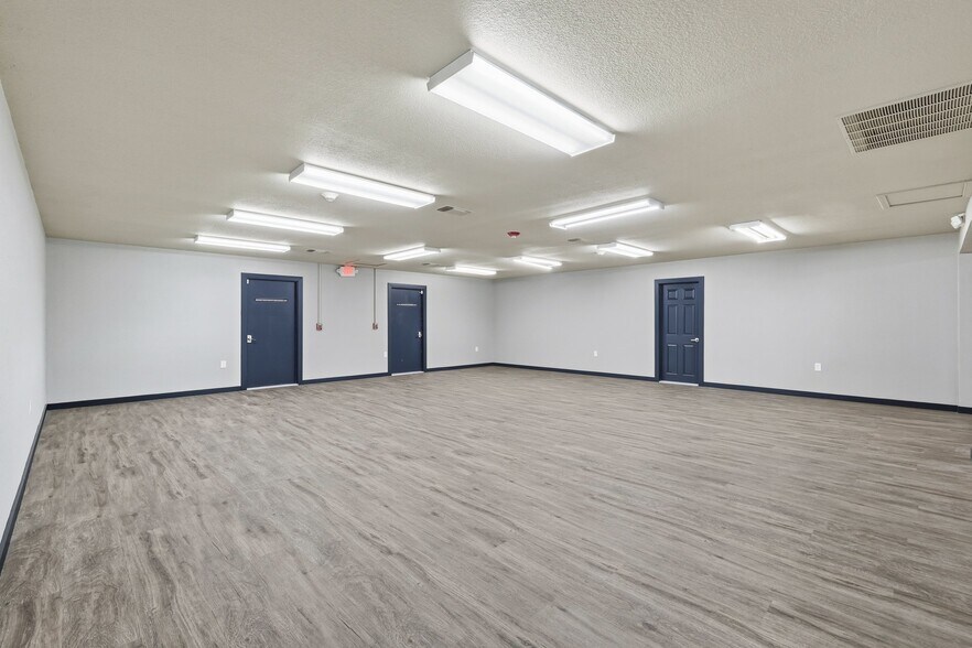 More Photos Of 516 N Locust St, Denton Daycare Center For Lease