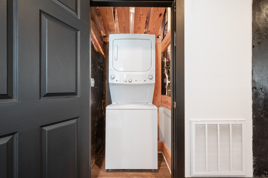 More Photos Of 200-208 E Eighth Ave, Munhall Freestanding For Sale