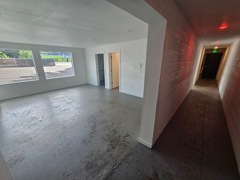 More Photos Of 5833 NE Portland Hwy, Portland Flex For Sale
