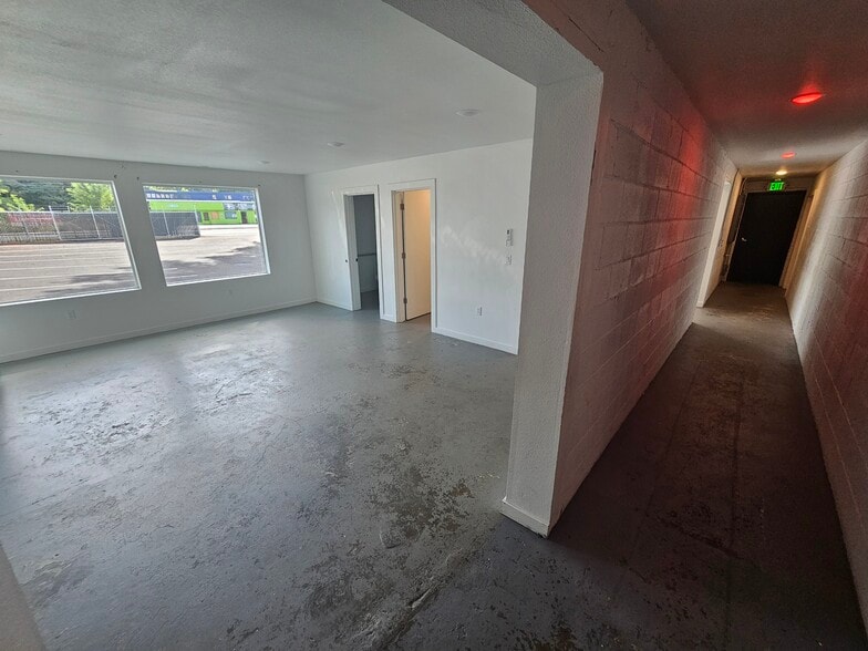 More Photos Of 5833 NE Portland Hwy, Portland Flex For Sale