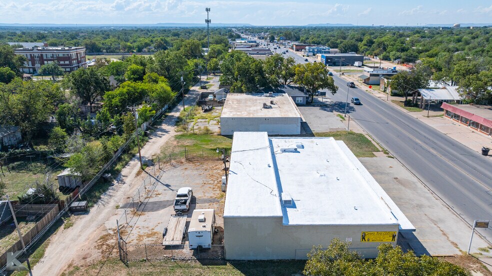 More Photos Of 817 Butternut St, Abilene Flex For Sale