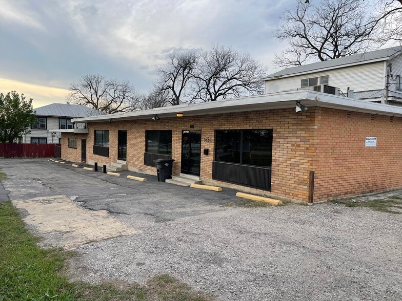More Photos Of 1631 N Interstate 35, San Antonio Loft Creative Space For Lease