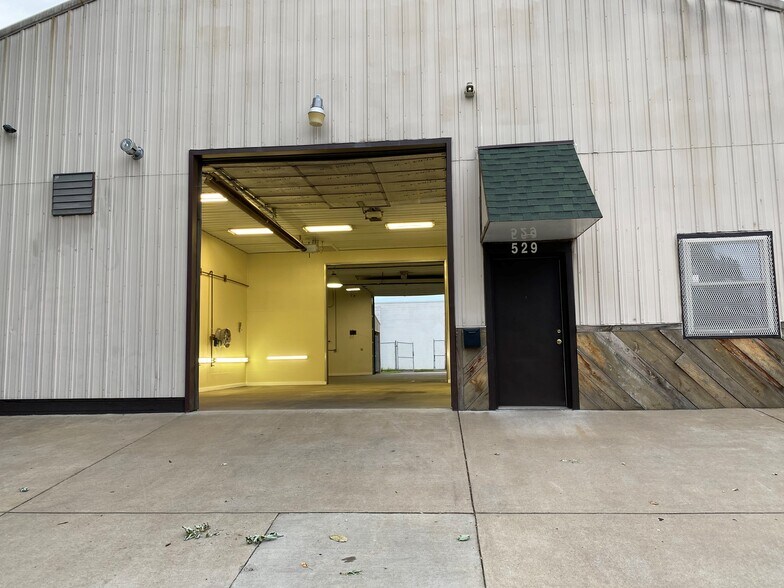 More Photos Of 529 32nd St, Parkersburg Warehouse For Lease