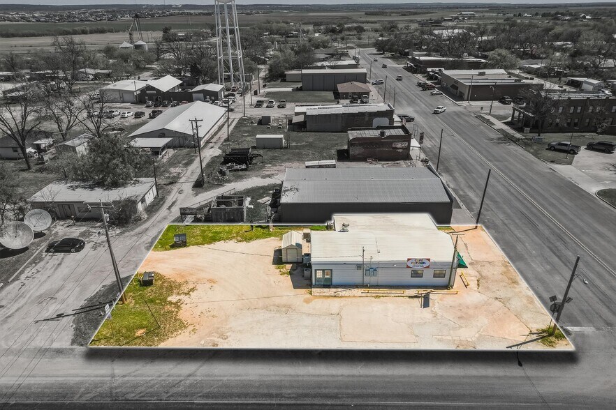 More Photos Of 542 Graham St, Tuscola General Retail For Sale