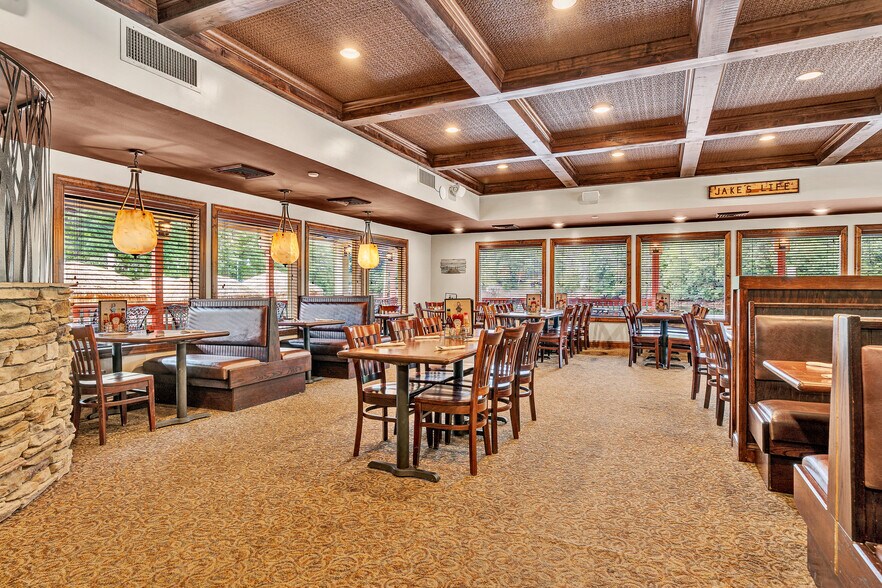 More Photos Of 1041 Harbour Inn Ln, Moneta Restaurant For Sale