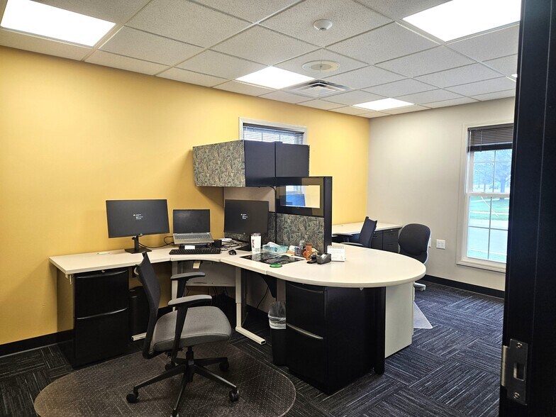 More Photos Of 902 S Washington Ave, Saginaw Office For Sale