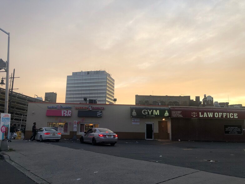 More Photos Of 237-251 Market St, Paterson Storefront Retail Office For Lease