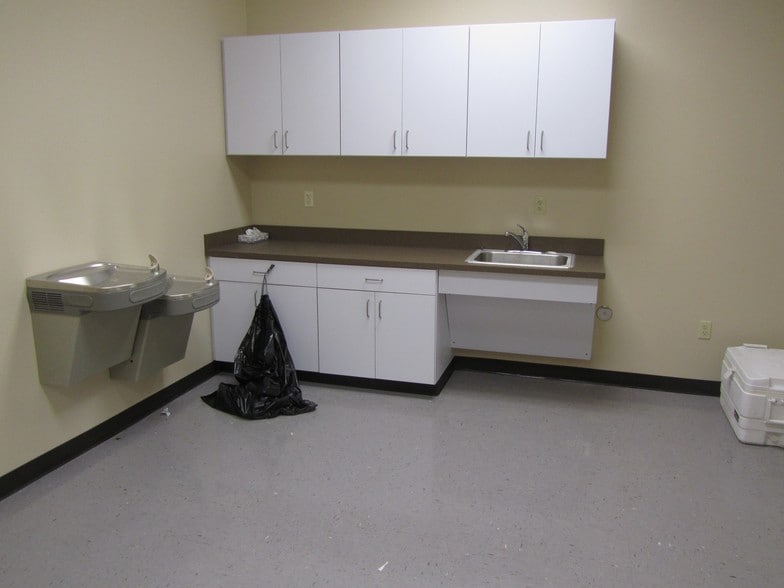 More Photos Of 101 45th St, Corpus Christi Distribution For Lease