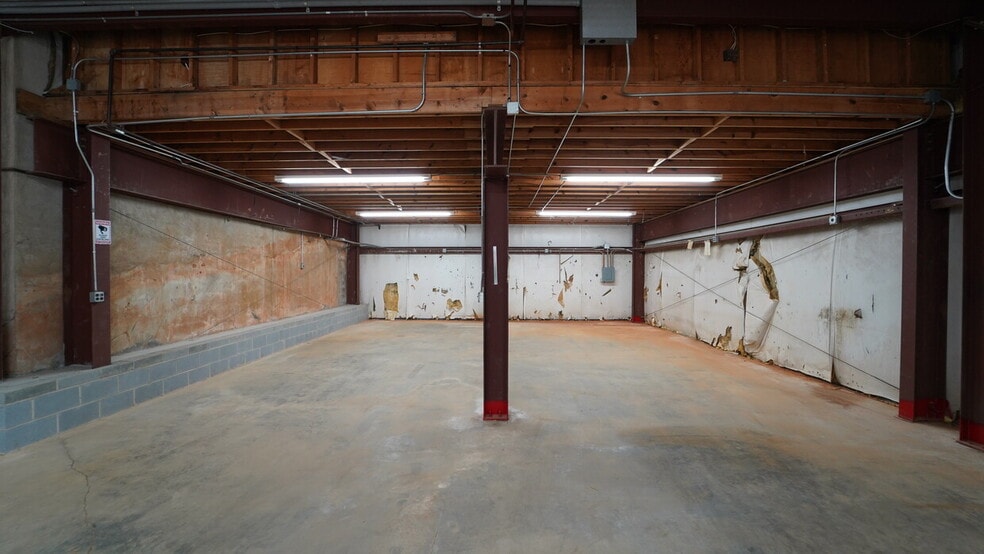 More Photos Of 662 Angus Ct, Rural Hall Light Distribution For Lease