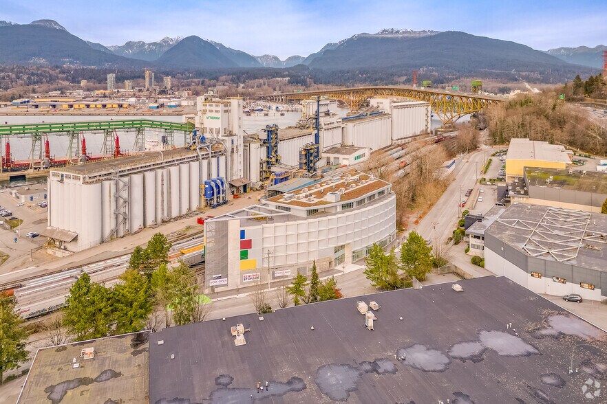 More Photos Of 3333 Bridgeway St, Vancouver Light Distribution For Lease