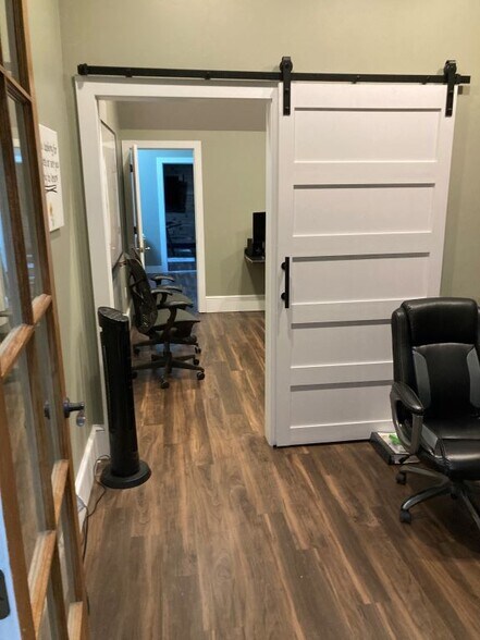 More Photos Of 1531 E Bradford Pky, Springfield Medical For Sale