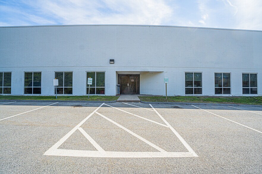 More Photos Of 10 Lyberty Way, Westford Research And Development For Lease